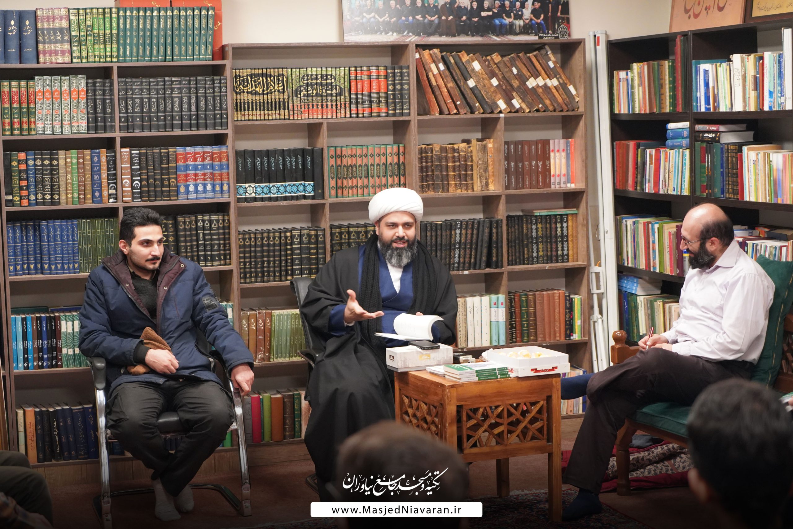 جلسه مطالعاتی هفتگی مسجد جامع نیاوران