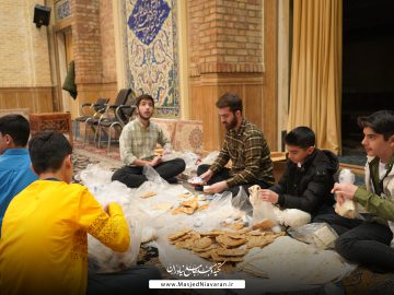 آماده سازی و پذیرایی افطار هر شب توسط نوجوانان مسجدی