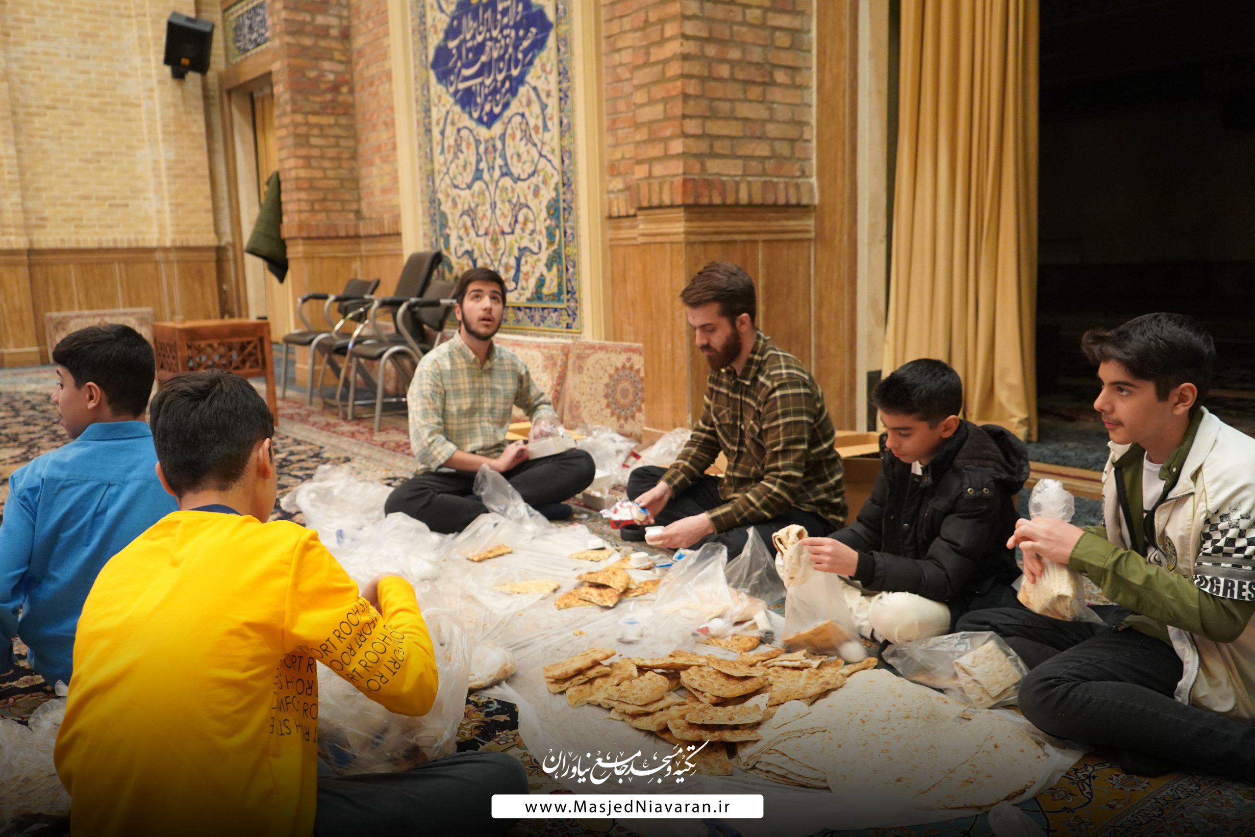 💠 آماده سازی و پذیرایی افطار هر شب توسط نوجوانان مسجدی 🕌